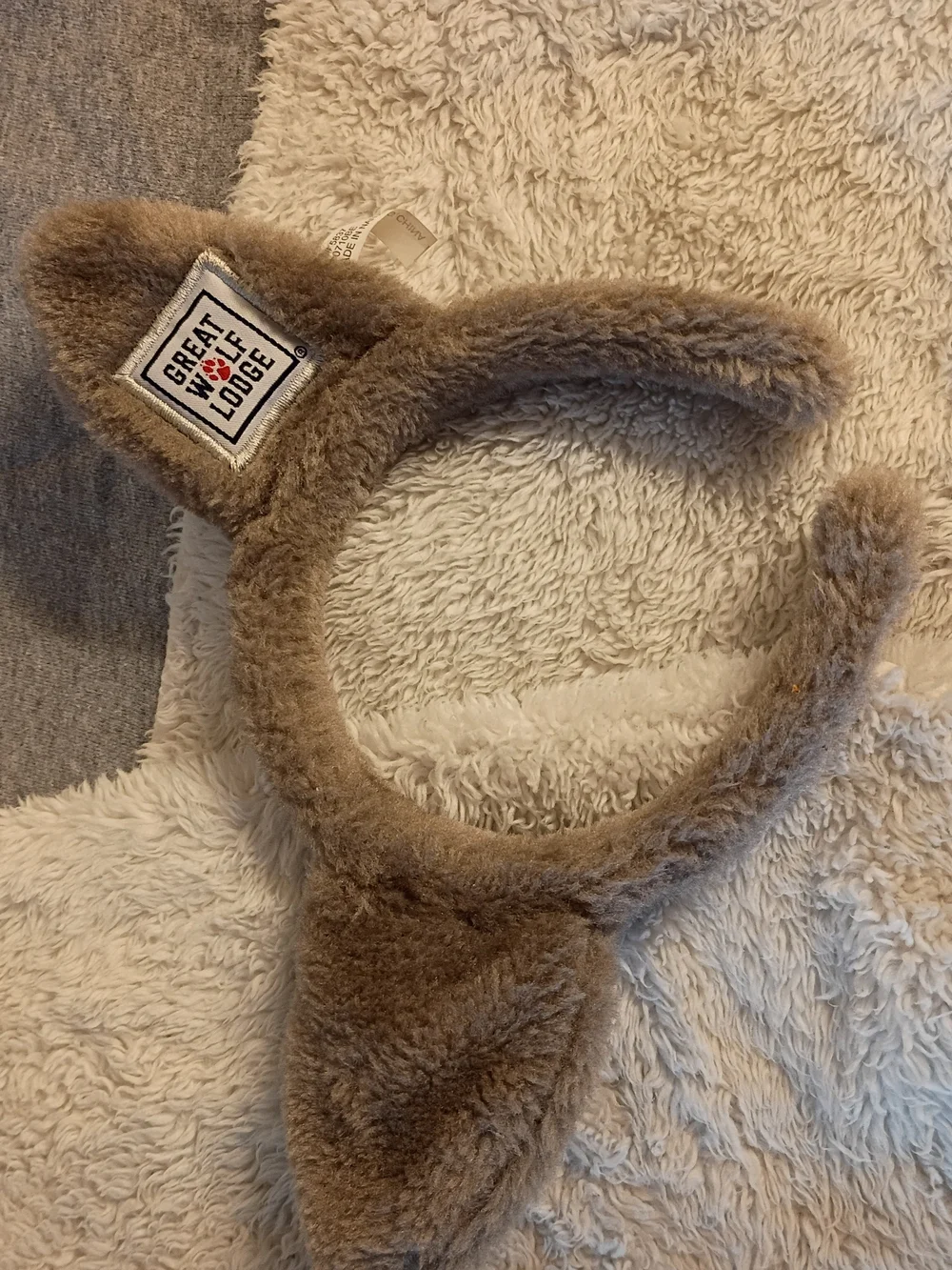 Great Wolf Lodge Kids Grey And White Sweater With Wolf Ears Included